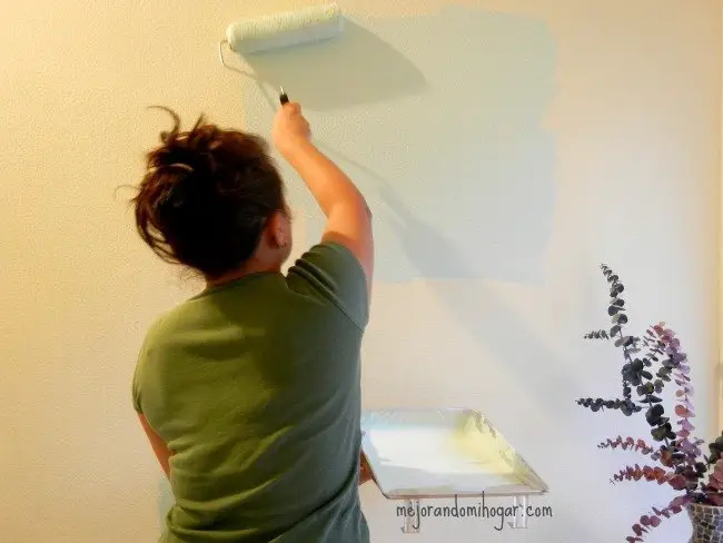 Iluminación y pintura del baño