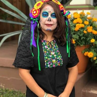 Aprende a maquillarte como La Catrina, paso a paso.