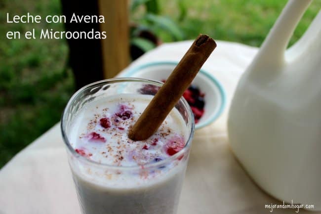 Leche con avena y frutas caliente o frío