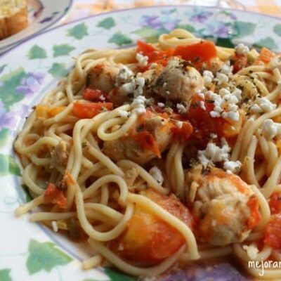 Spaghetti with Chicken and Spicy Tomato Sauce
