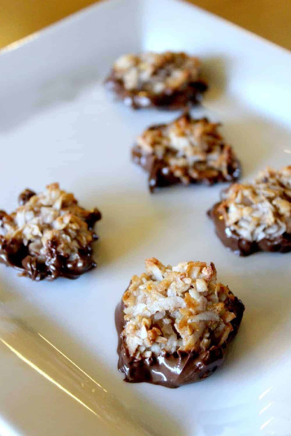 chocolate cereal macarons