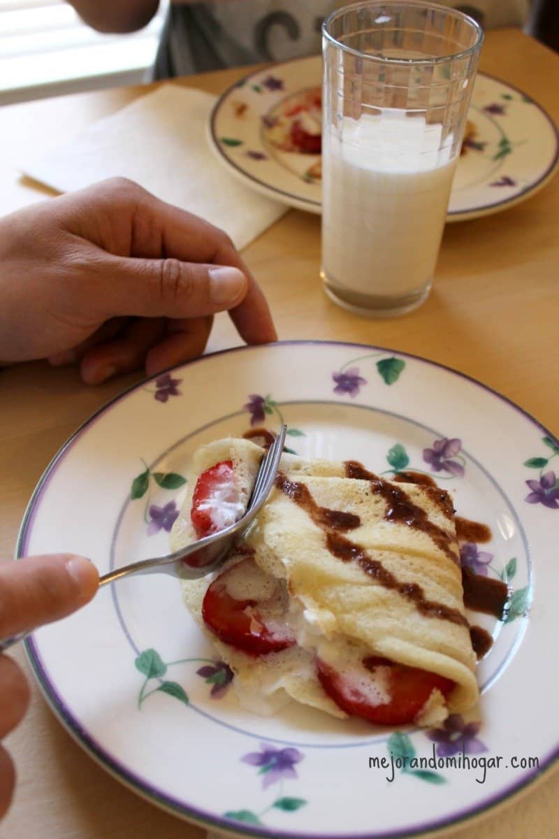 strawberry crepes with nutella