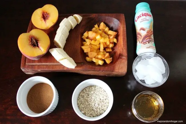 licuado con fruta, cereales y yogurth