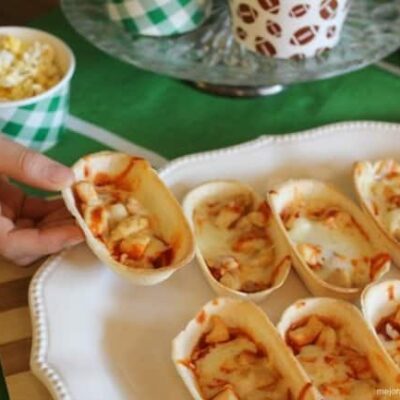 Mini Pizzas de Pollo Buffalo en Taco Boats