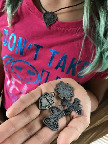 Descendants 2 DVD collar
