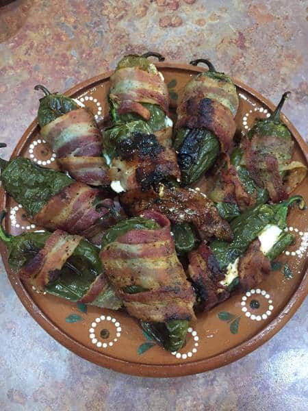 BACON-WRAPPED JALAPEÑO POPPERS