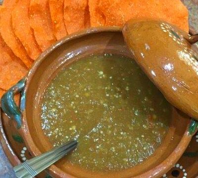 Salsa Mexicana picante hecha en el microondas
