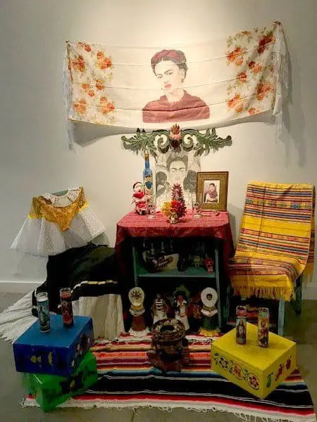 Altares de día de muertos de frida