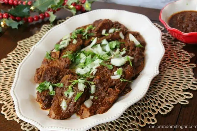 lengua en salsa de chile pasilla