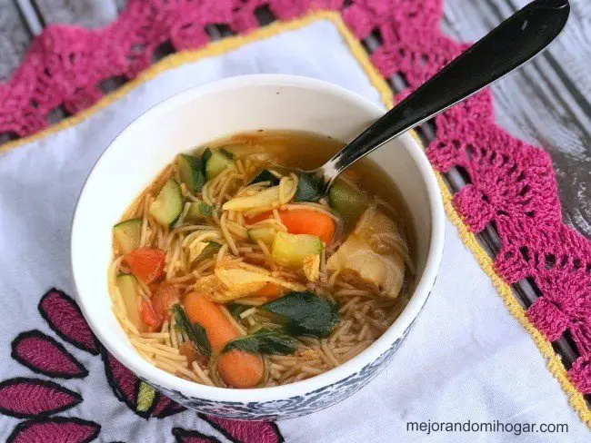 noodles with chicken and vegetables