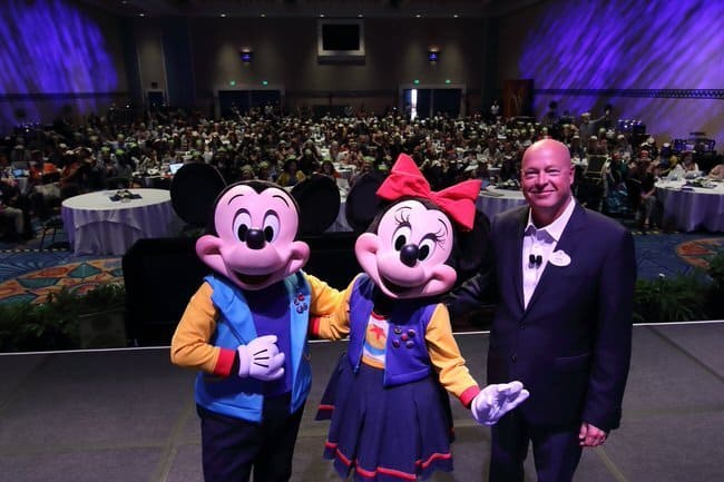 Mickey, Minnie y Bob Chapek Chairmen Walt Disney Parks and Resorts