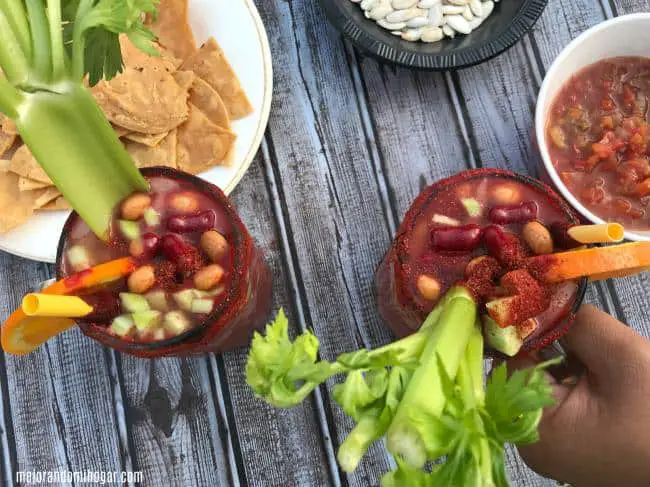 como preparar micheladas con cacahuates y chamoy