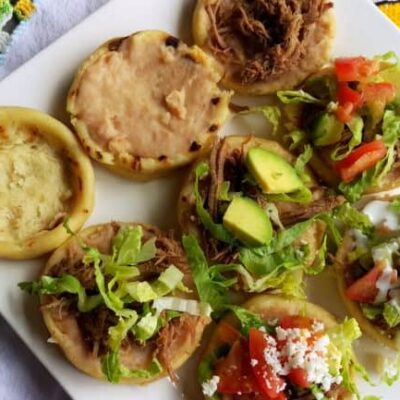 Como hacer sopes de carne deshebrada