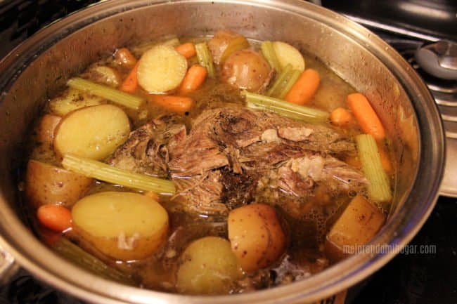 pot roast o carne guisada con papas