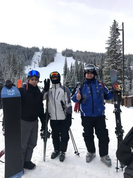 esquiando en familia