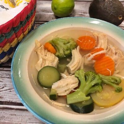 Caldo de pechuga de pollo receta rápida