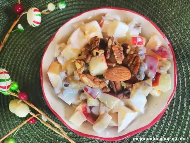 ensalada de manzana con nuez y crema